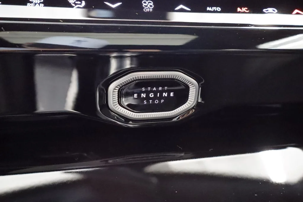 New 2026 Diamond Black Crystal Pearlcoat Jeep Altitude image 22