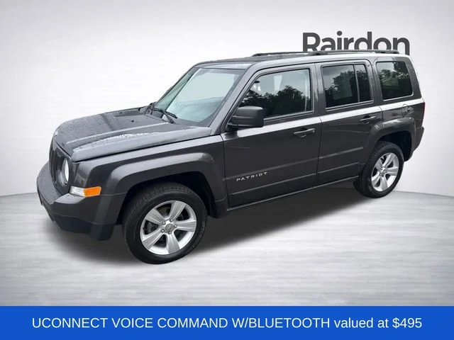 Used 2014 Granite Crystal Metallic Clearcoat Jeep Latitude image 3