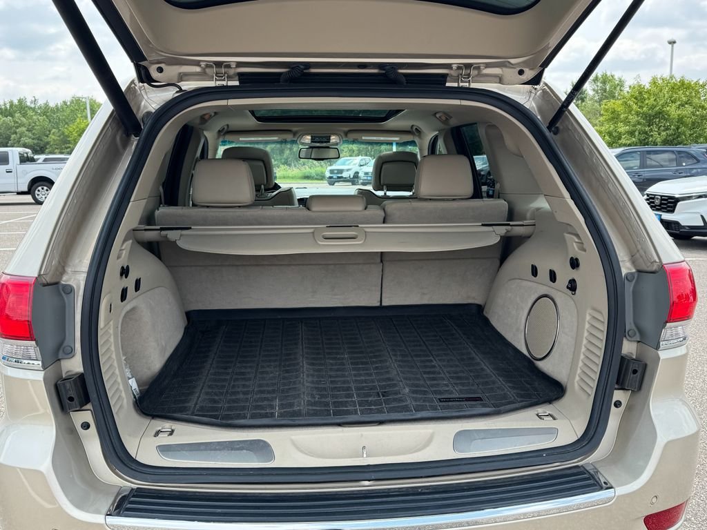 Used 2014 Cashmere Jeep Overland image 11