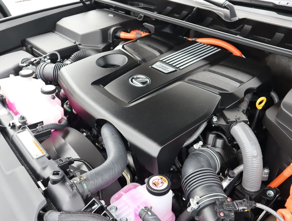 Used 2026  Lexus 700h Overtrail image 15