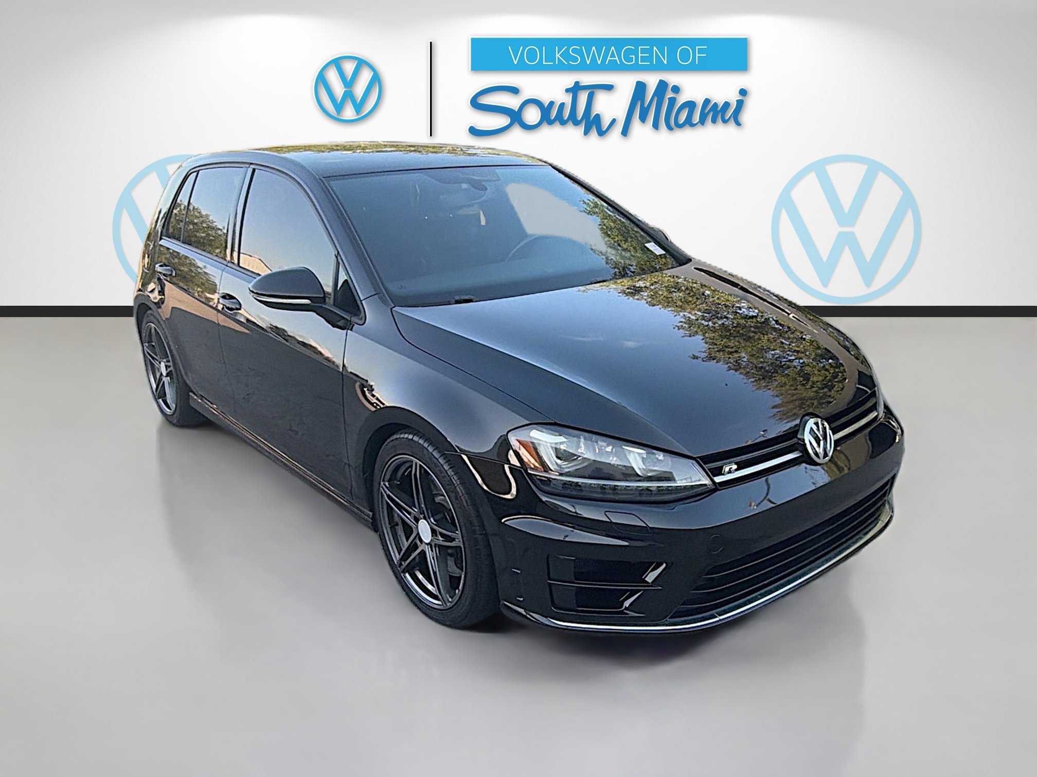 2016 Volkswagen Golf R R 4-door's photo