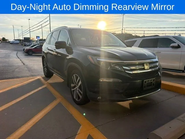 Used 2018 Green Honda Touring image 3