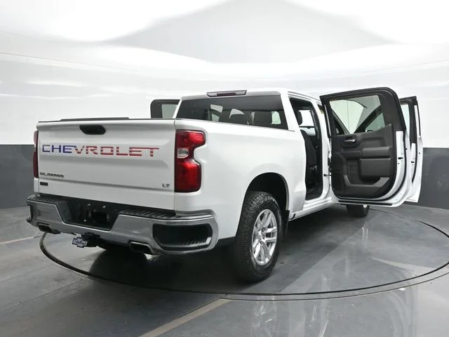 Used 2020 White Chevrolet LT image 29