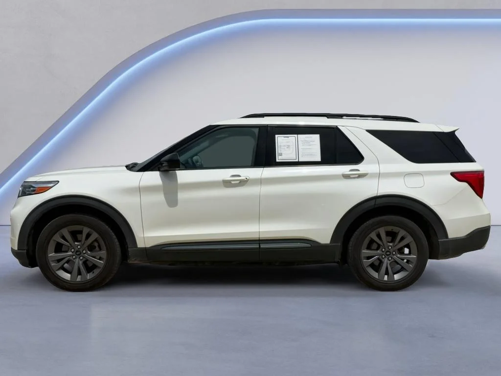 Used 2022 Star White Metallic Tri-Coat Ford XLT image 2