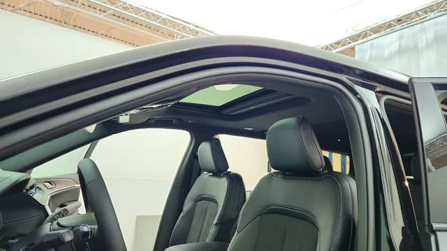 New 2026 Diamond Black Crystal Pearl-Coat Exterior Paint Jeep Altitude image 21