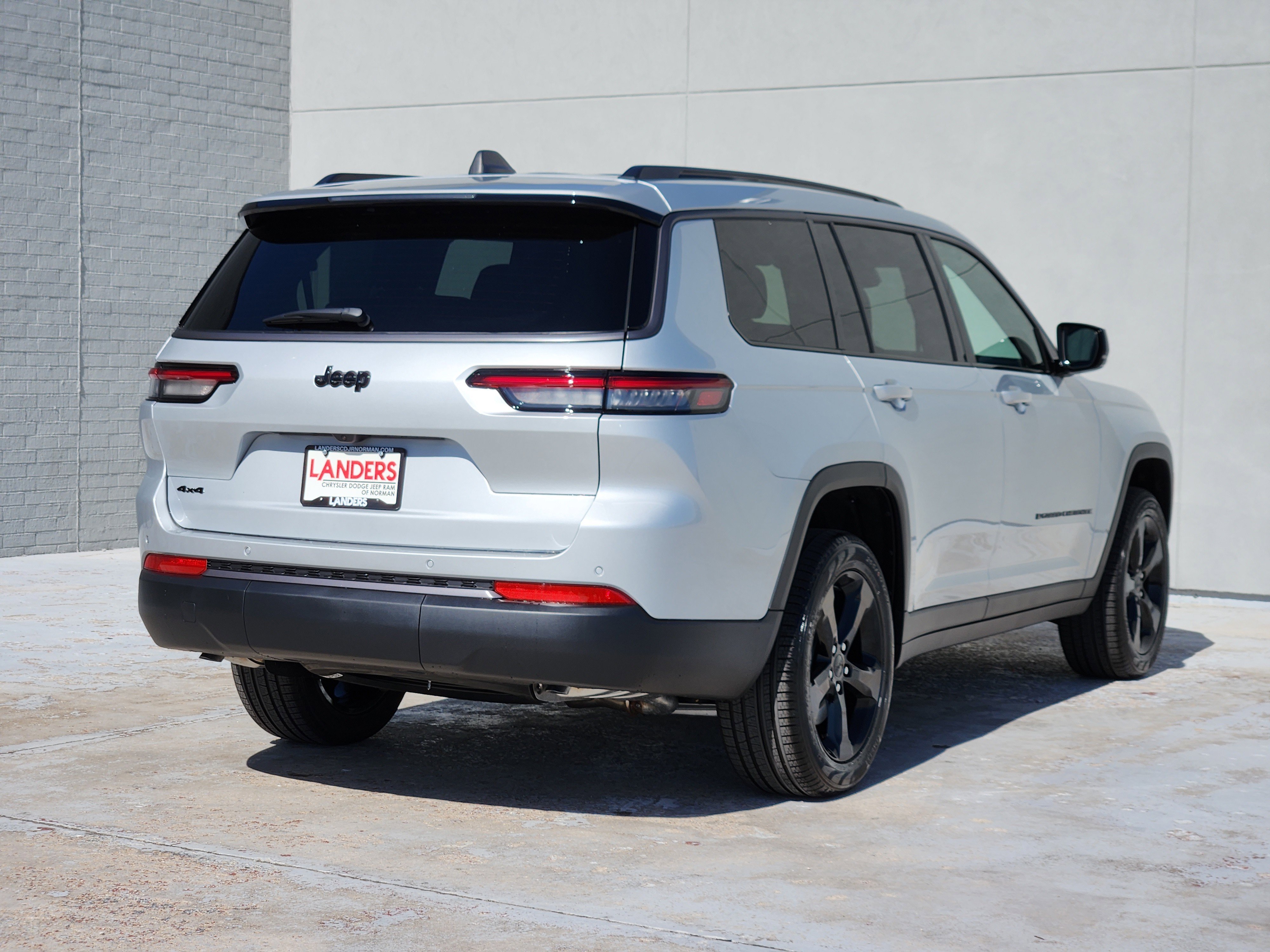 New 2026 Silver Zynith Exterior Paint Jeep Limited image 4