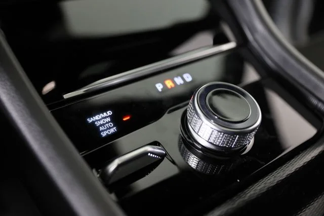 New 2026 Bright White Clear-Coat Exterior Paint Jeep Altitude image 17
