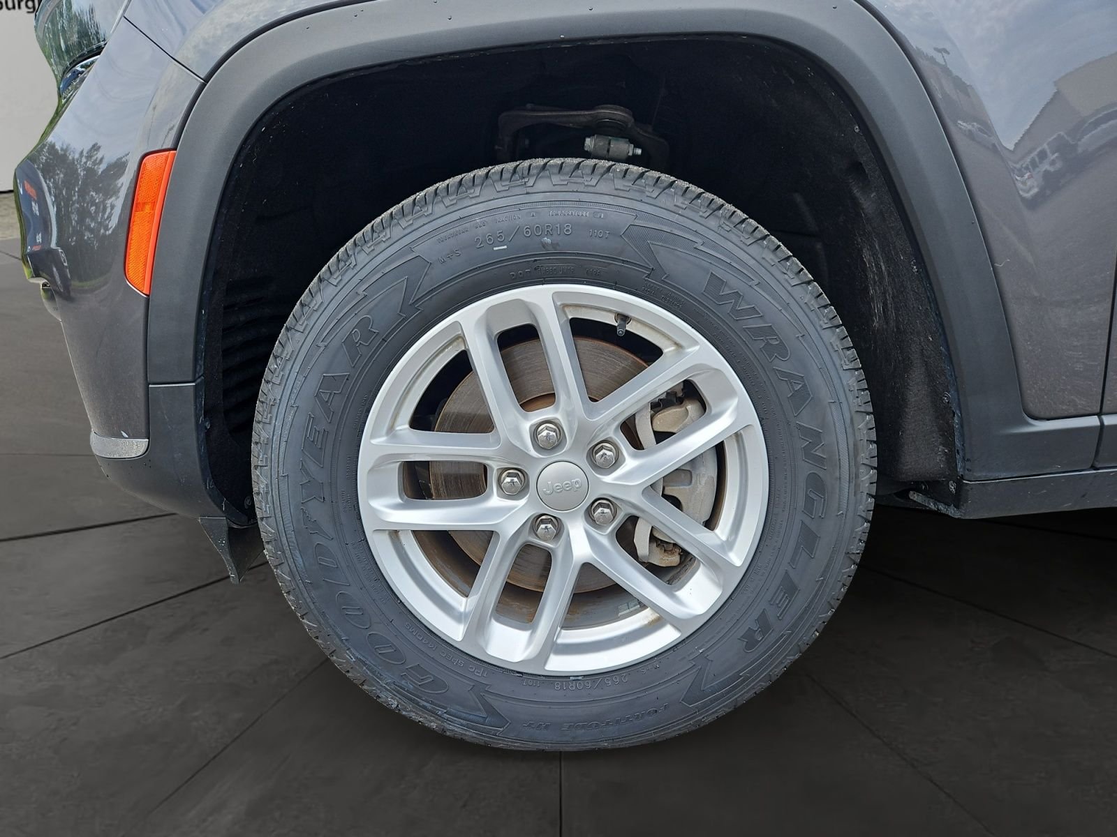 Used 2023 Gray Jeep Laredo image 14