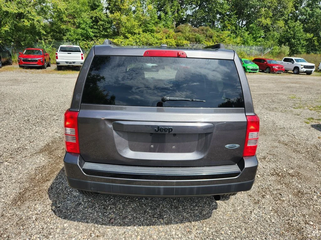 Used 2015 Gray Jeep Sport image 6