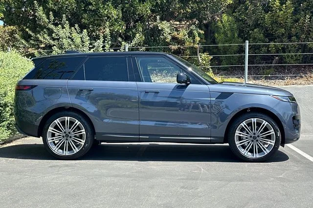 New 2026 Varesine Blue Land Rover SE image 6