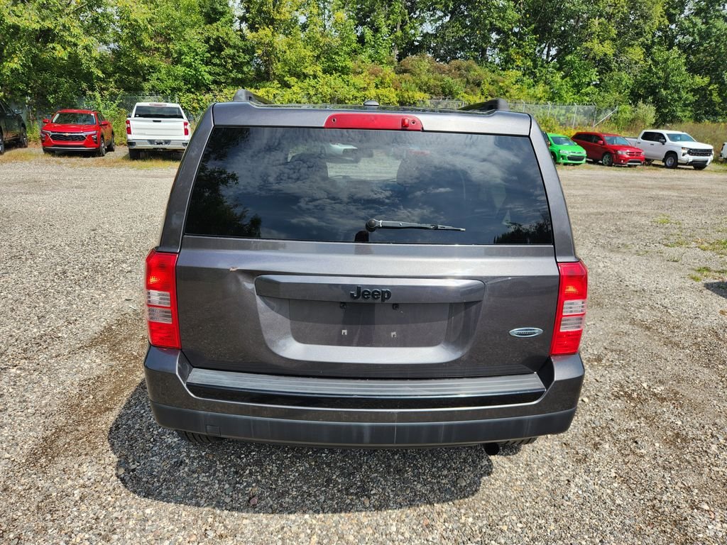 Used 2015 Gray Jeep Sport image 6
