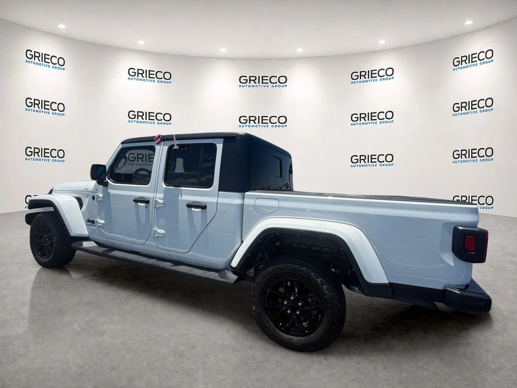 Used 2022 White Jeep Sport image 5