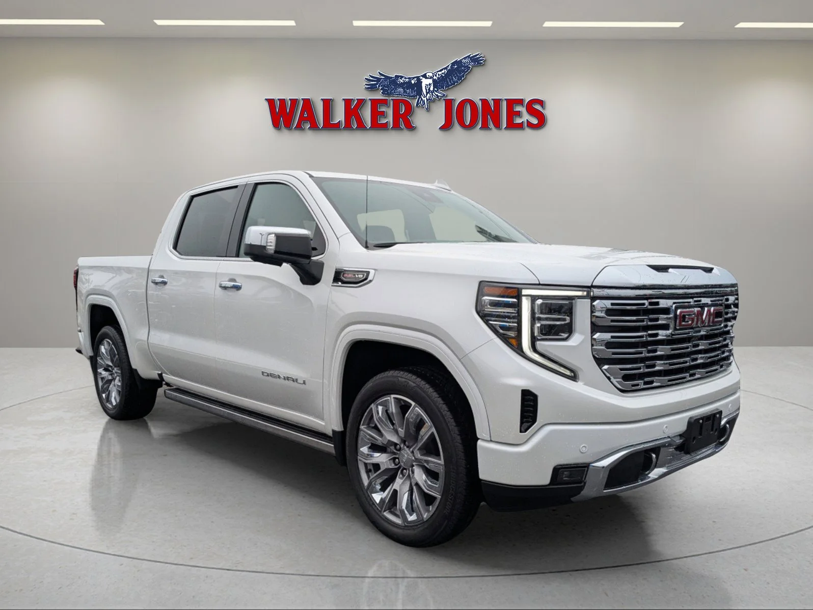Used 2024 White Frost Tricoat GMC Denali image 2
