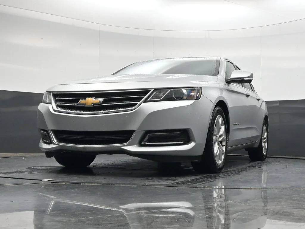 Used 2020 Silver Chevrolet LT image 31