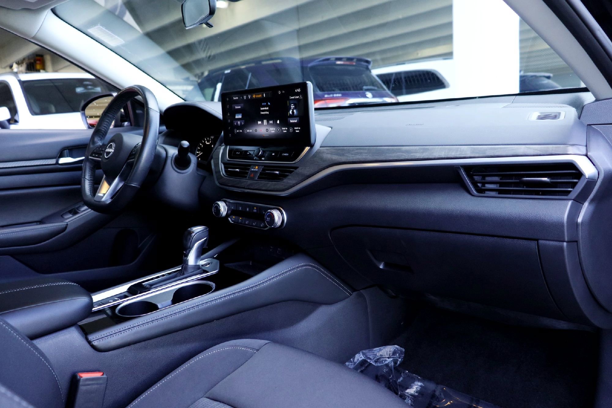 Used 2024 Super Black Nissan 2.5 SV image 20