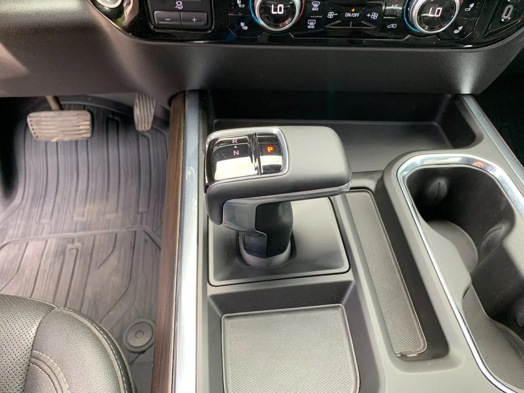 Used 2023 White GMC SLT image 25