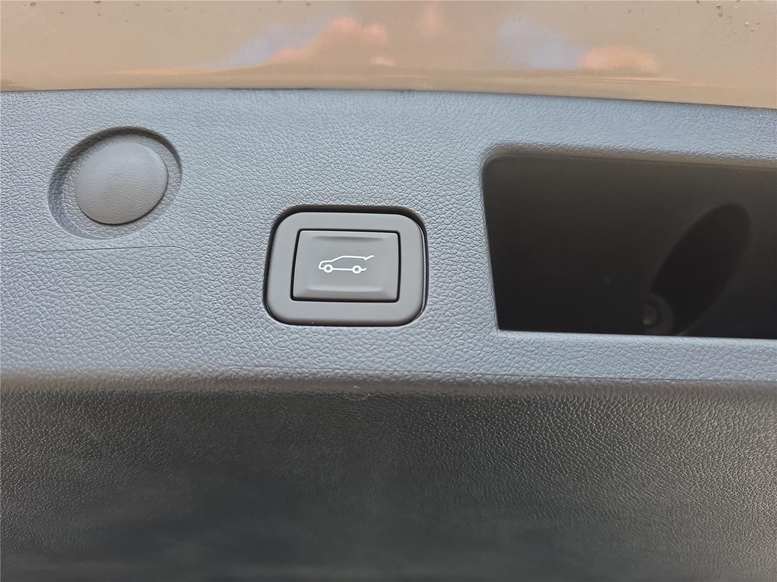 New 2026 Riverstone Metallic GMC AT4 image 31