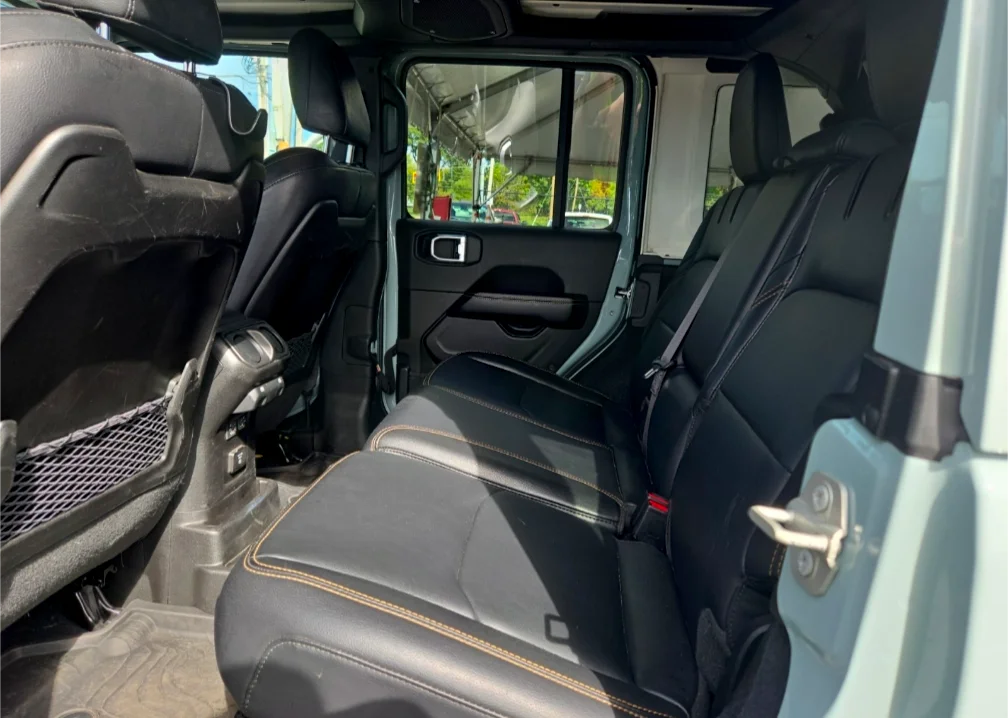 Used 2024  Jeep Sahara 4xe image 11