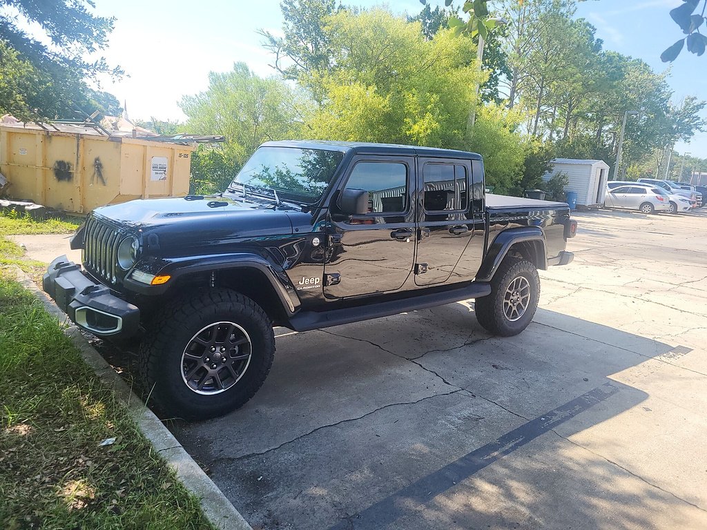 2021 Jeep Gladiator Overland's photo