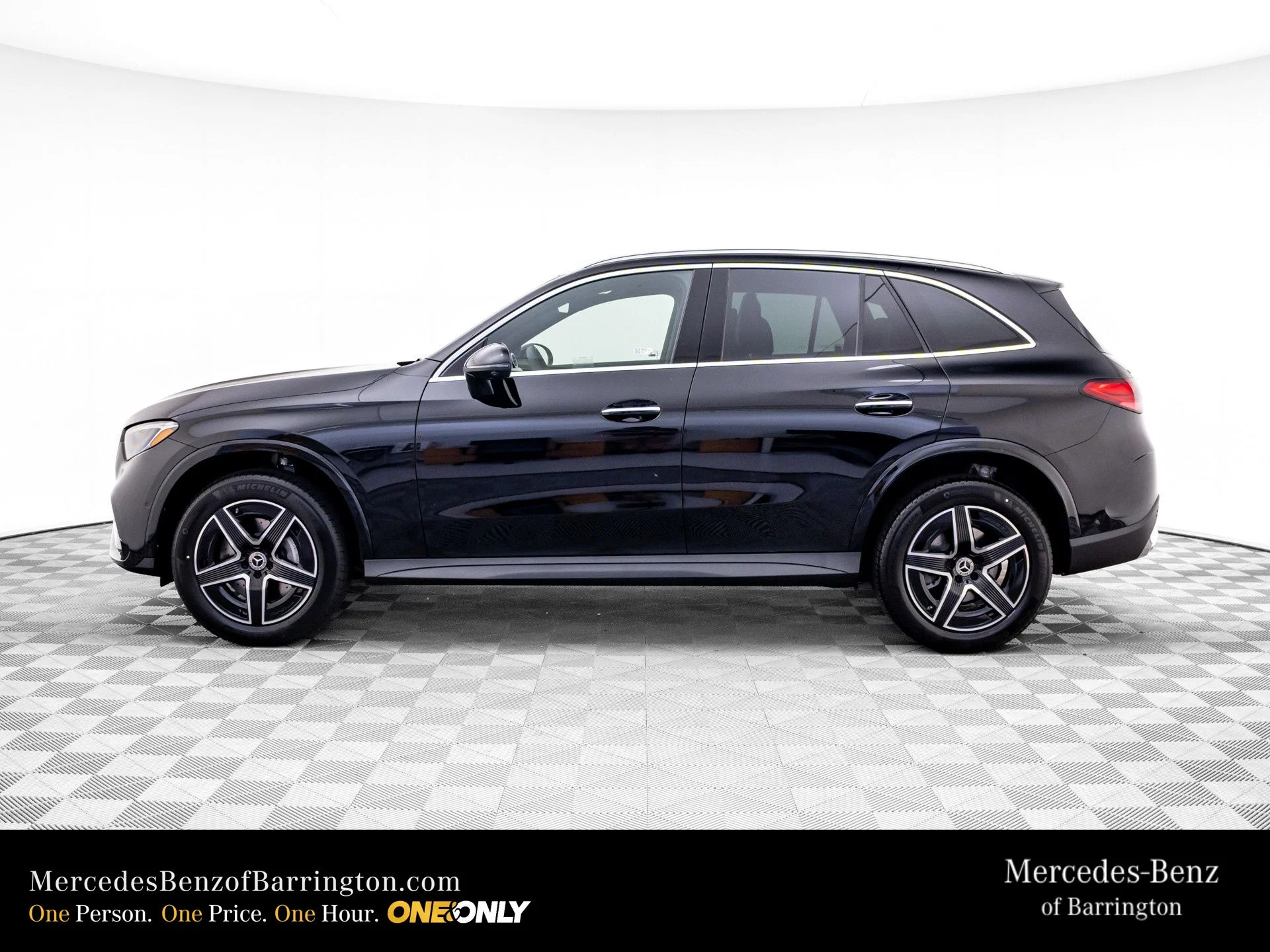 New 2026 Black Mercedes-Benz GLC 300 image 2