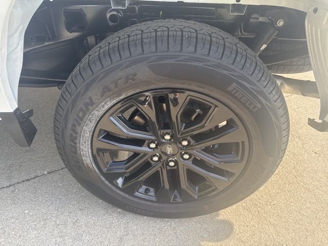 New 2026 Oxford White Ford XLT image 12