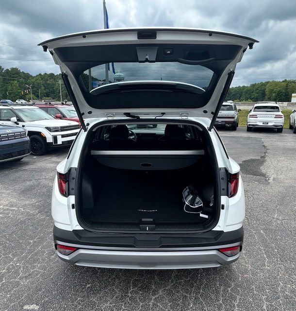 New 2026 White Hyundai SEL Plus AWD image 4