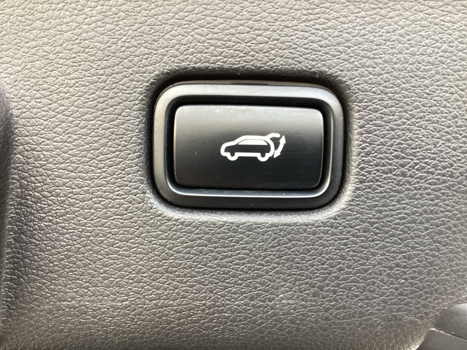 Used 2023 White Kia SX image 17