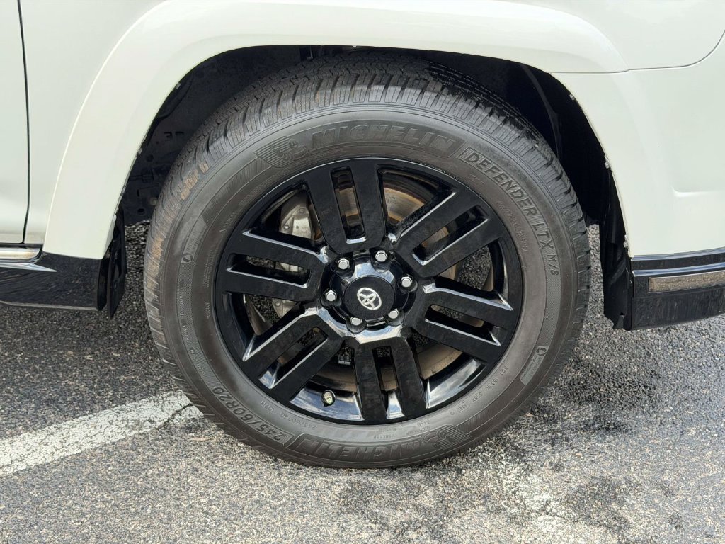 Used 2020 White Toyota Nightshade image 25