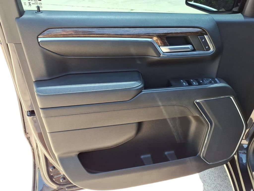 Used 2024 Titanium Rush Metallic GMC Elevation image 15