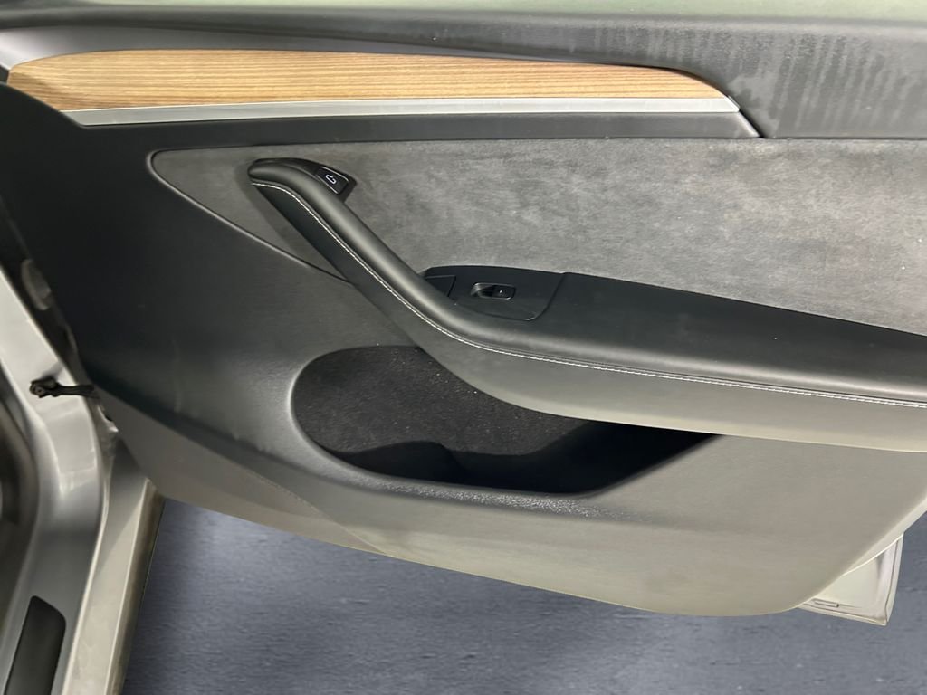 Used 2025  Tesla Long Range image 15