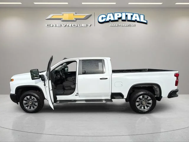 Used 2025 Summit White Chevrolet Custom image 9