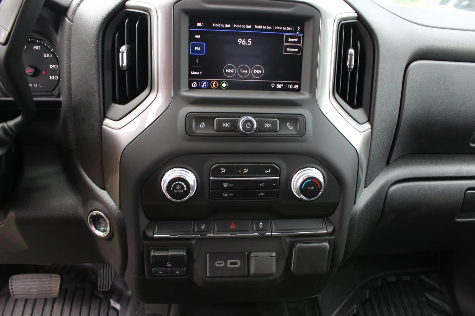 New 2025 Summit White GMC Pro image 28