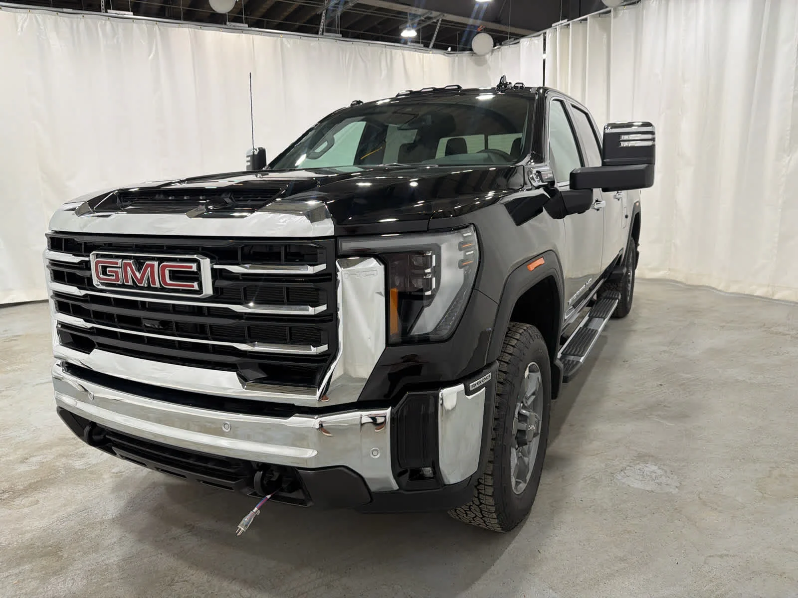 Used 2026 Onyx Black GMC SLT image 1