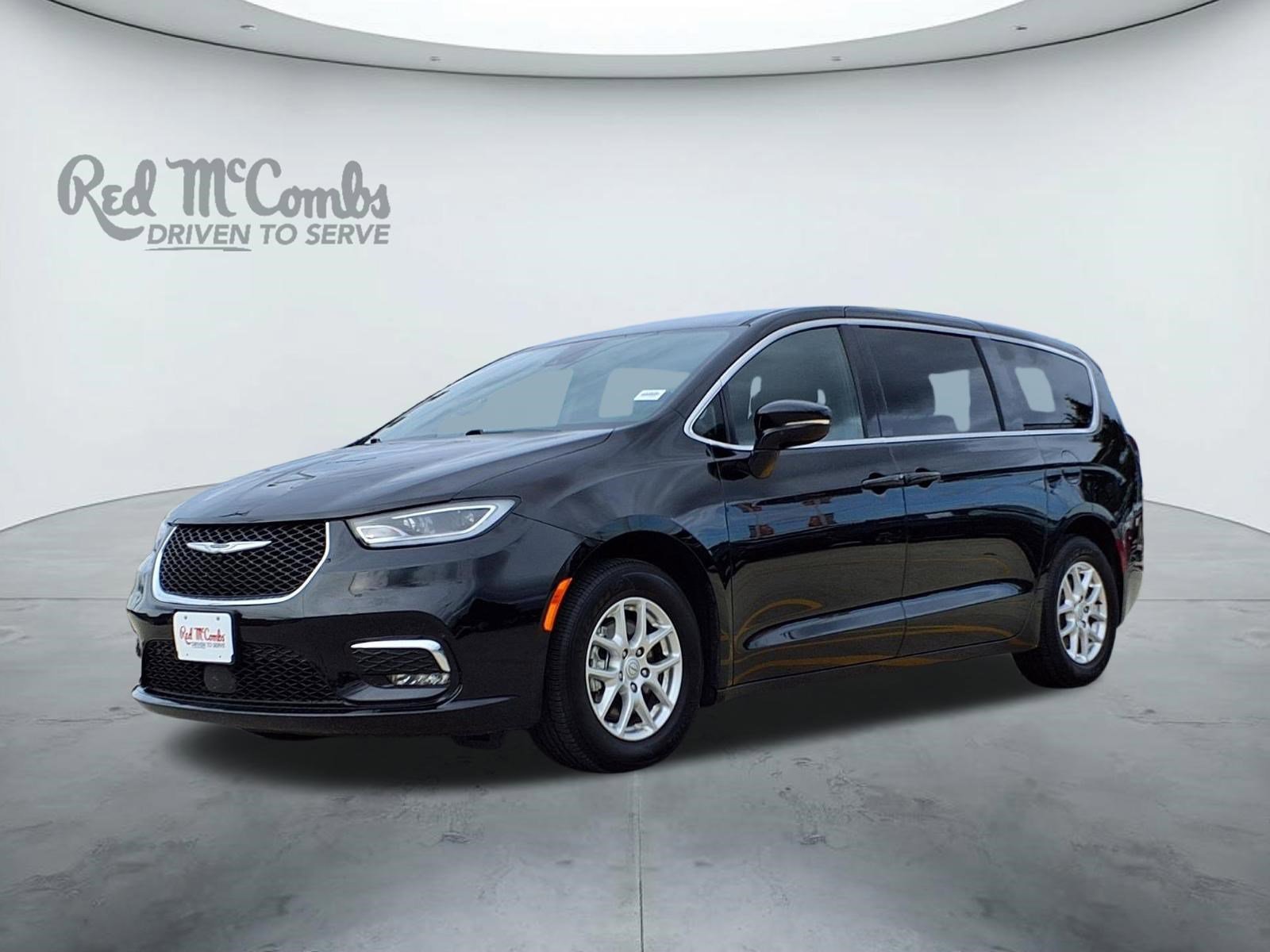 2025 Chrysler Pacifica Select's photo