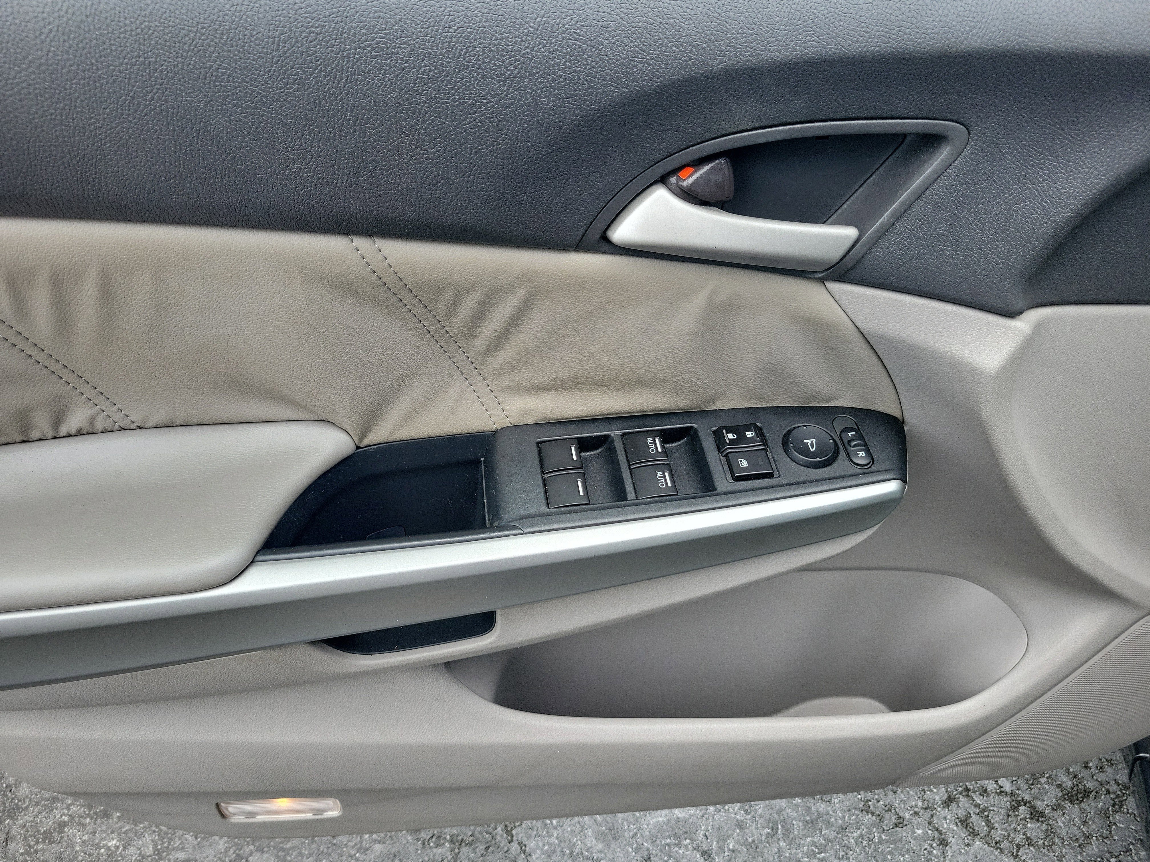 Used 2009 Gray Honda EX-L image 18