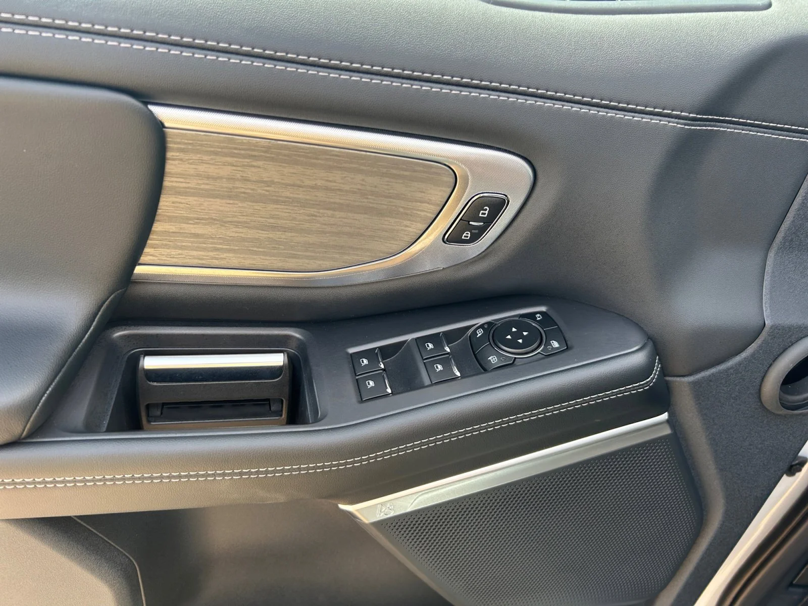 New 2026 Space Silver Metallic Ford Platinum Max image 18