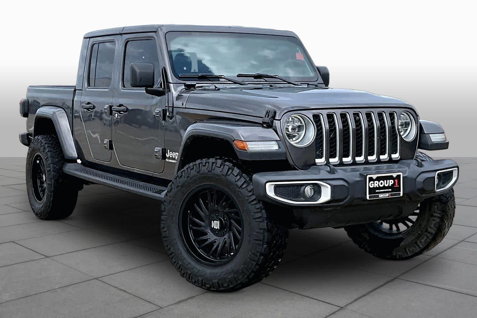 Used 2021 Granite Crystal Metallic Clearcoat Jeep Overland image 3