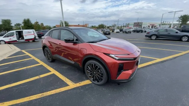 2026 Toyota C-HR XSE - Photo 4