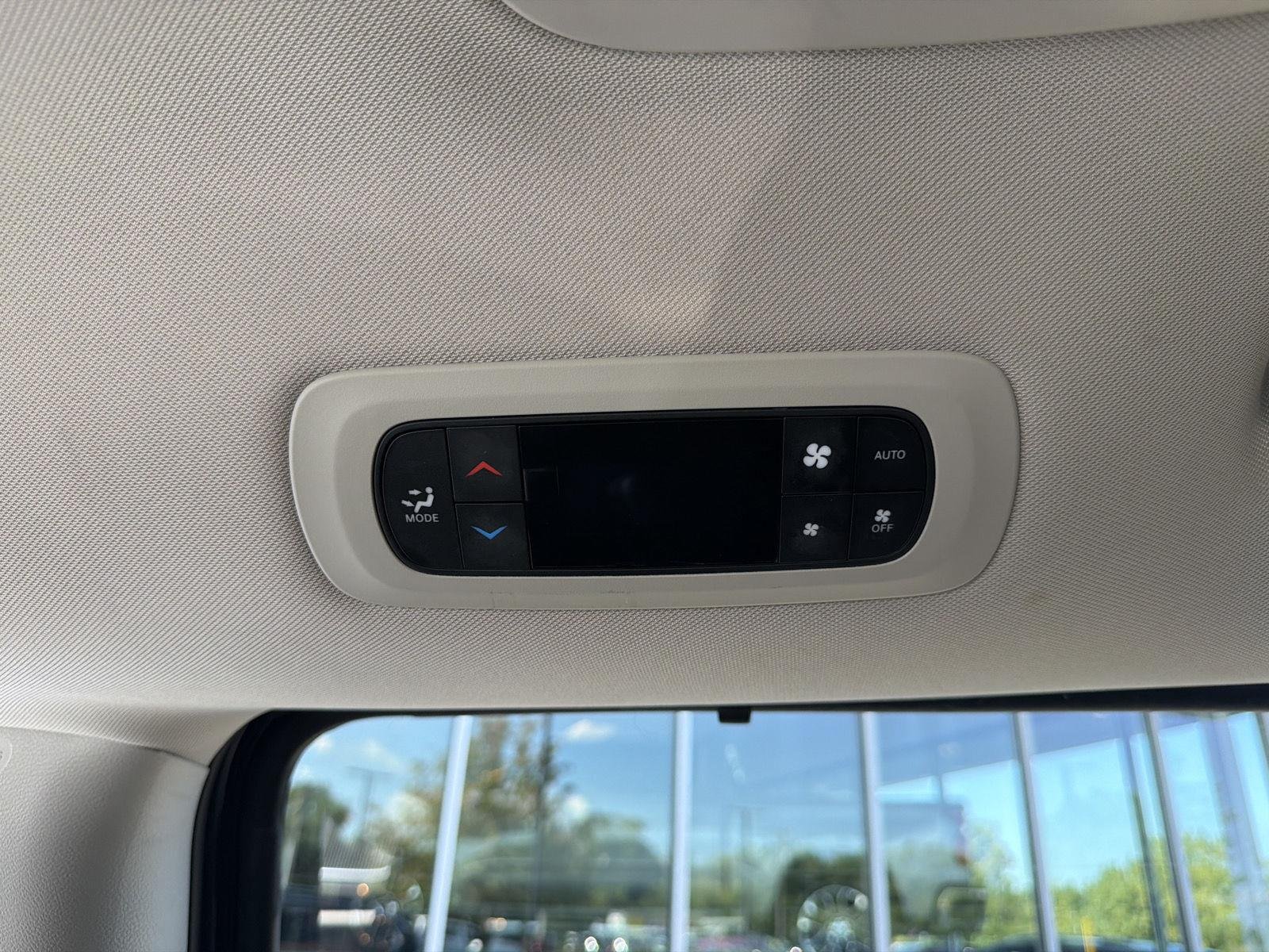 2024 Chrysler Pacifica Touring L - Photo 37