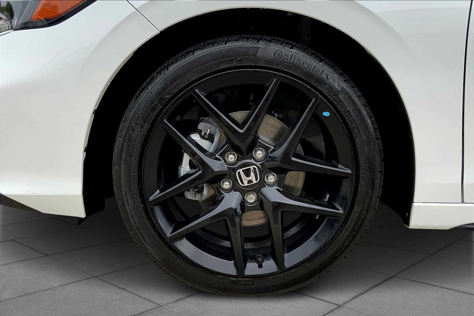 2026 Honda Civic Hatchback Sport - Photo 11