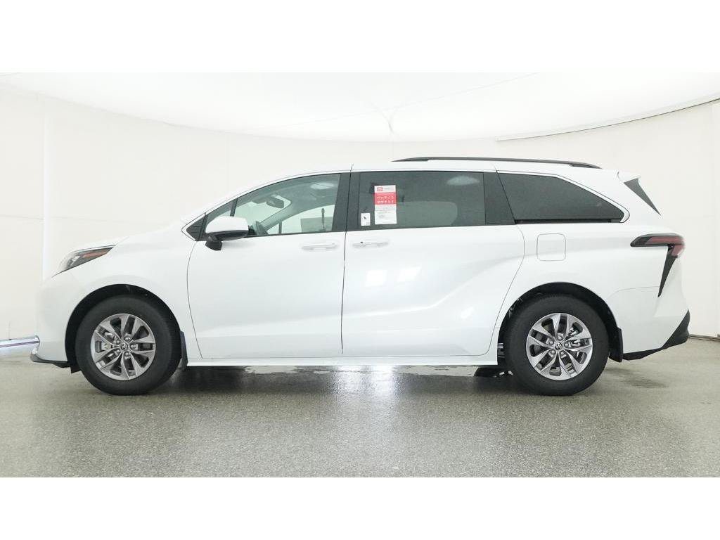 New 2026 Wind Chill Pearl Toyota XLE image 19