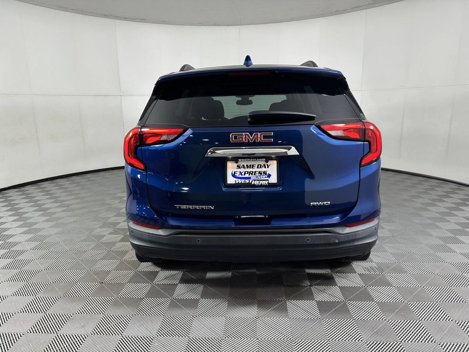 Used 2021 Blue Emerald Metallic GMC SLE image 10