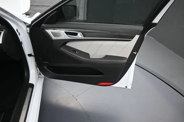 Used 2018 White Genesis 3.3T Sport image 66