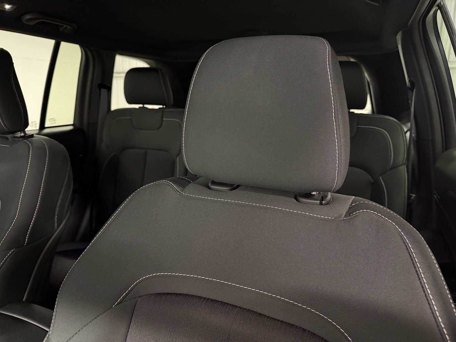 Used 2025 White Jeep Laredo image 19