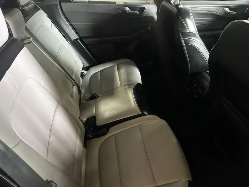 Used 2023 Iconic Silver Ford Platinum image 26