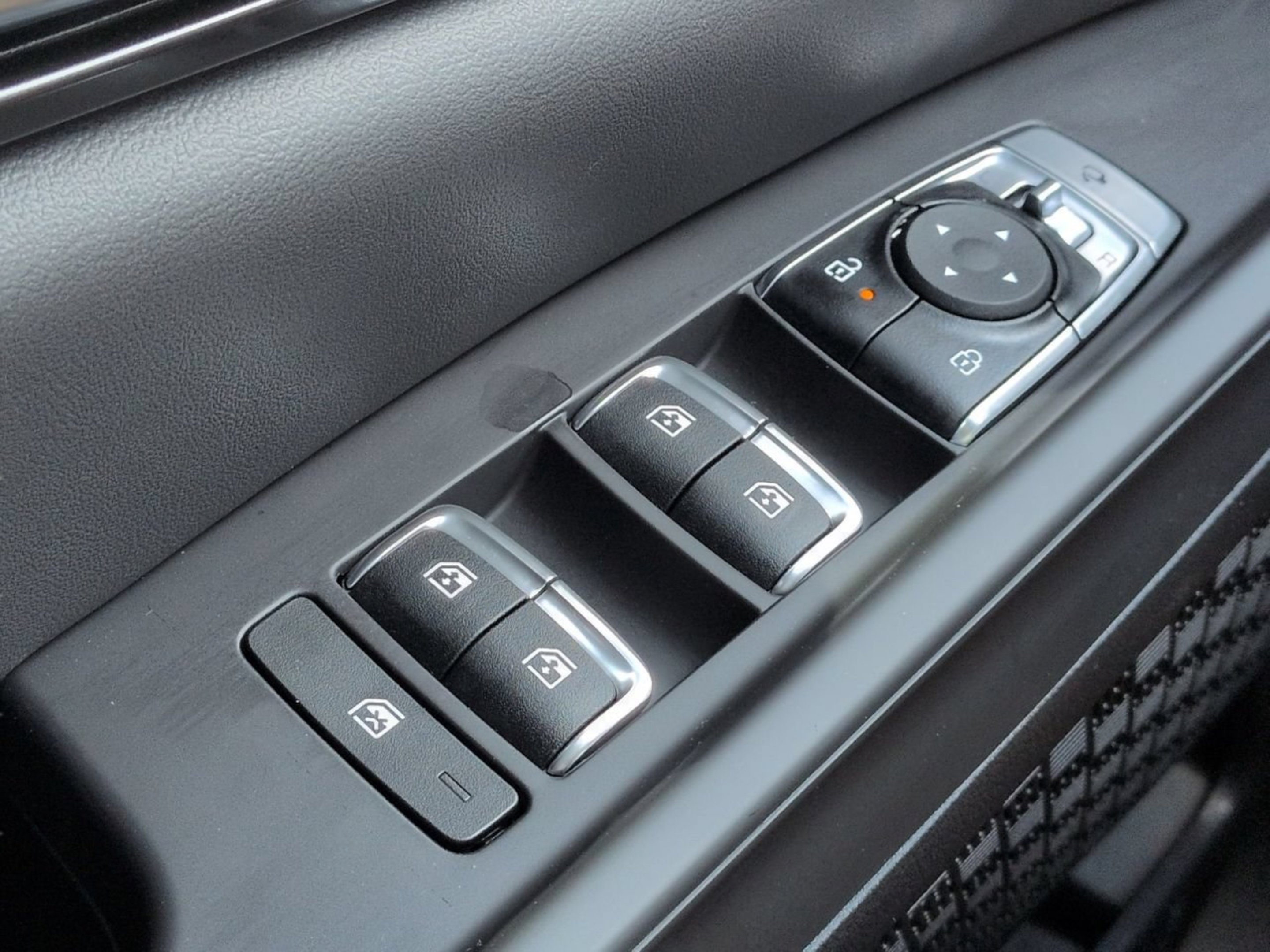 New 2026 Ceramic Silver Kia SX Prestige image 26