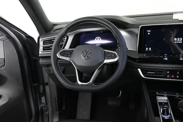 New 2026 Silver Mist Metallic Volkswagen 2.0T SE w/Technology image 3