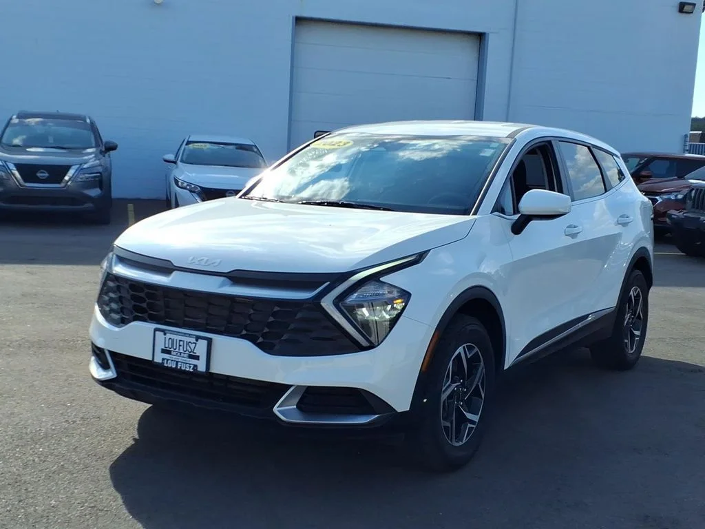 Used 2023 White Kia LX image 11