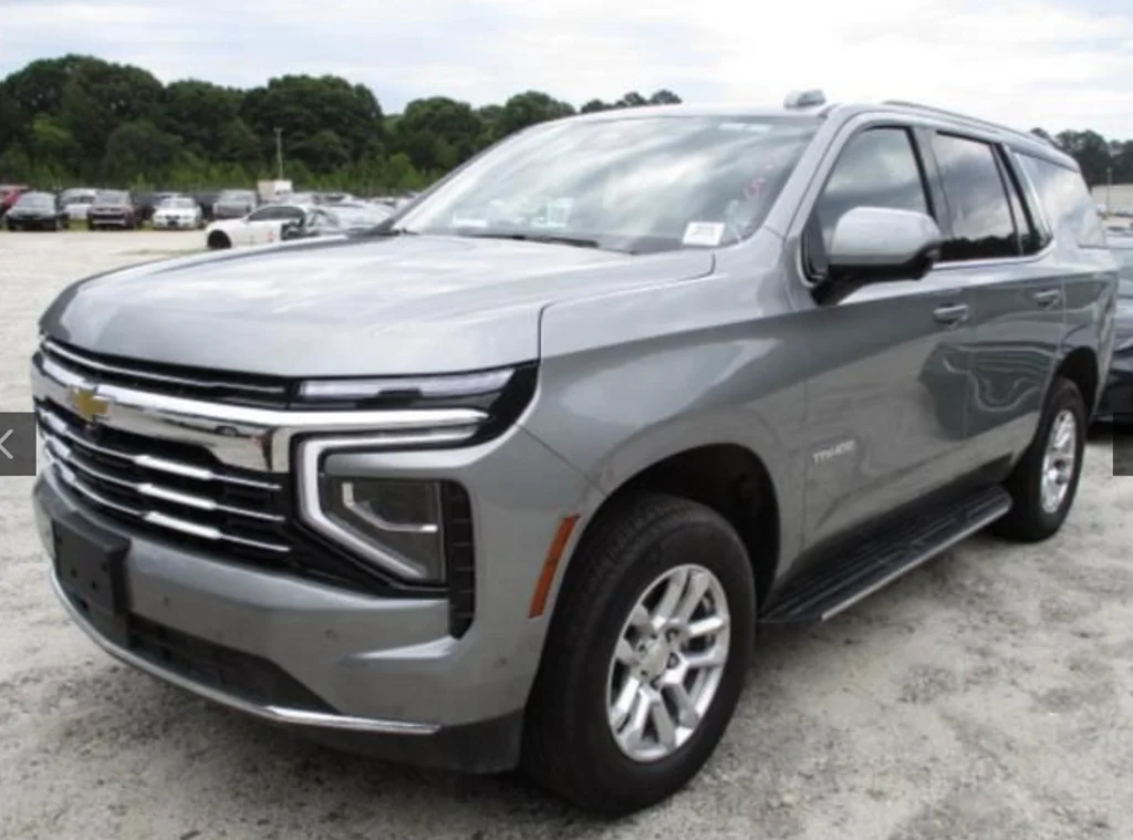 Used 2025 Gray Chevrolet LT image 2