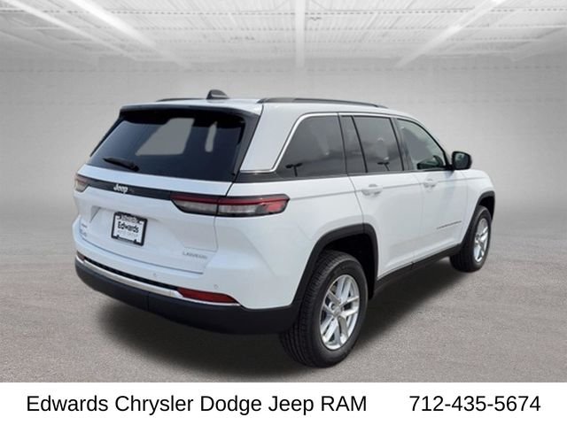 New 2026 Bright White Clear-Coat Exterior Paint Jeep Laredo X image 9